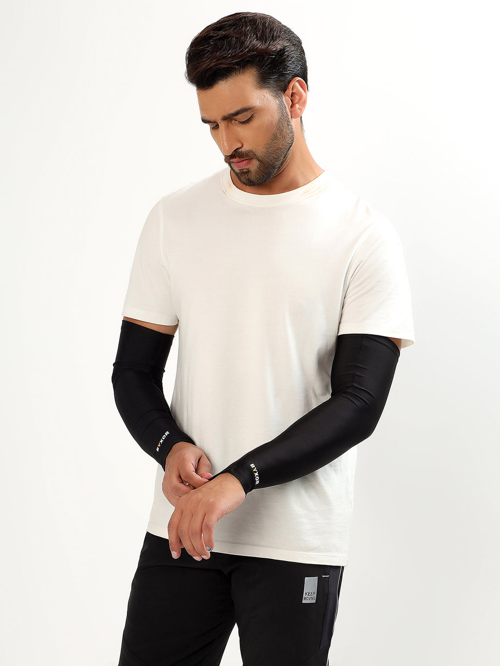 BYXOR Hand Sleeve Without Thumb Black – Full arm side view