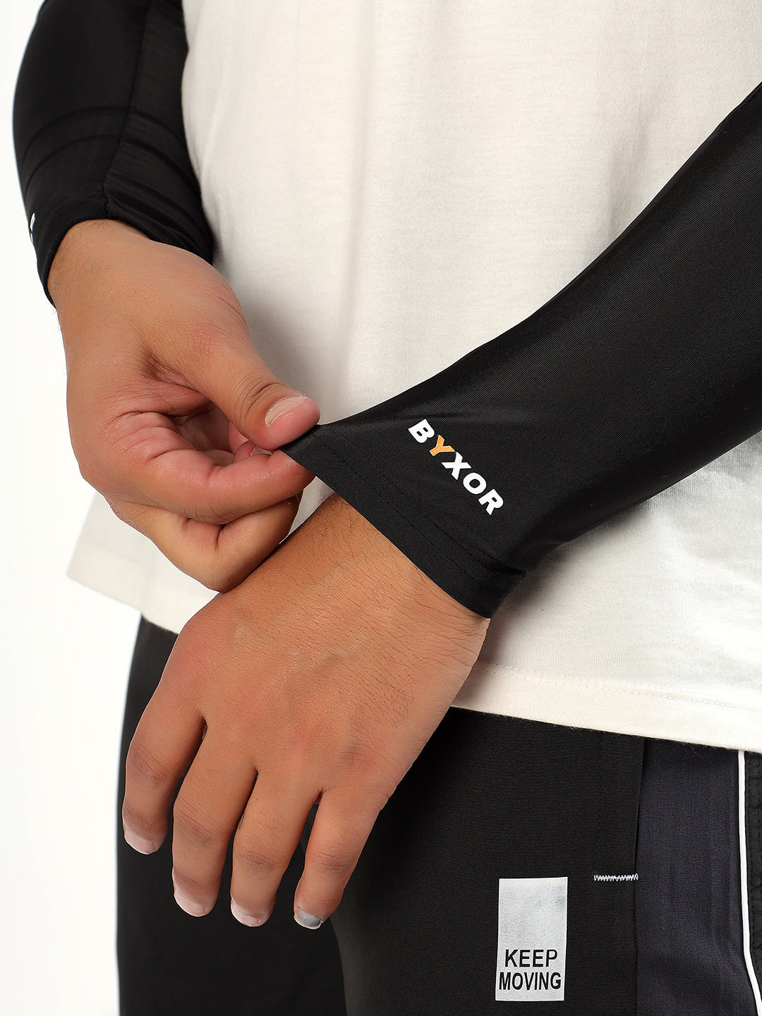 BYXOR Hand Sleeve Without Thumb Black – BYXOR logo wrist close up