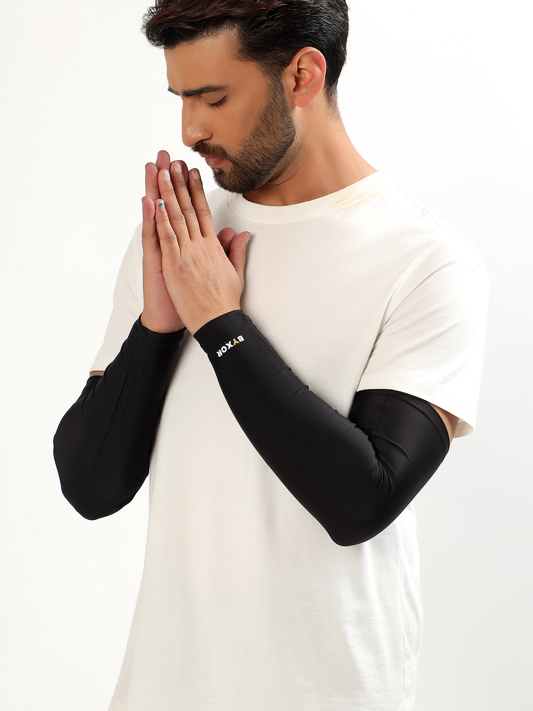 BYXOR Hand Sleeve Without Thumb Black – Both arms prayer pose front